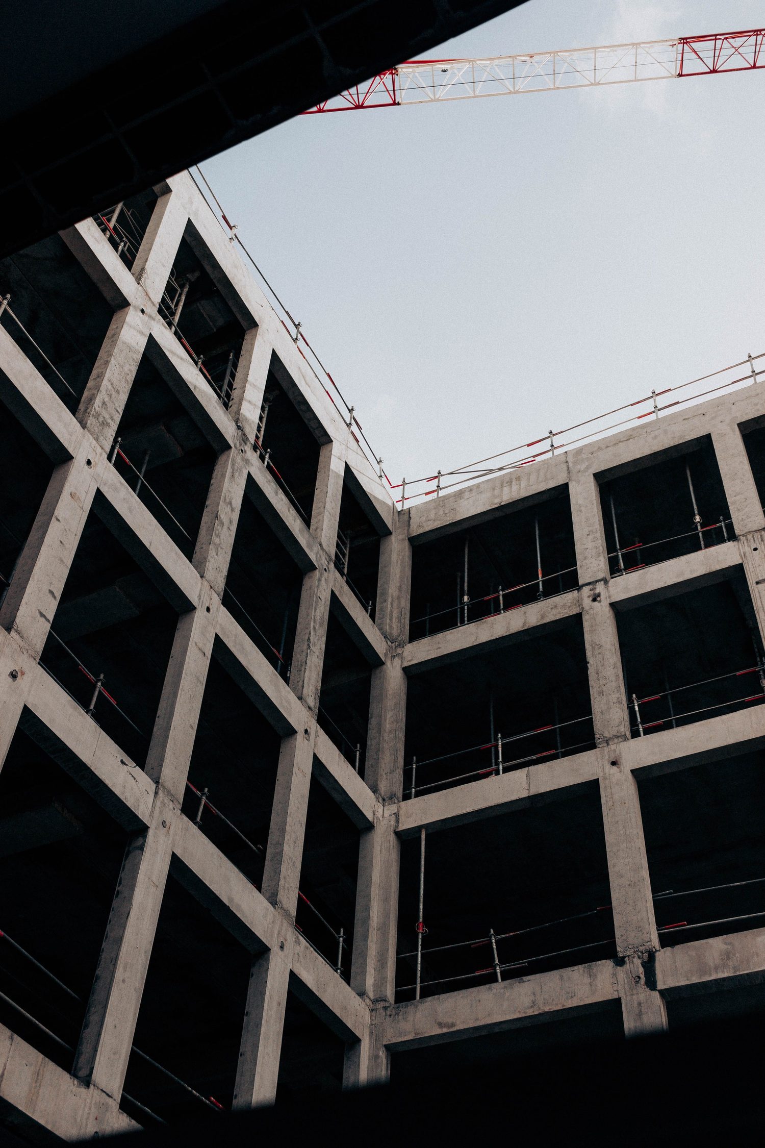 Edificio moderno en construcción